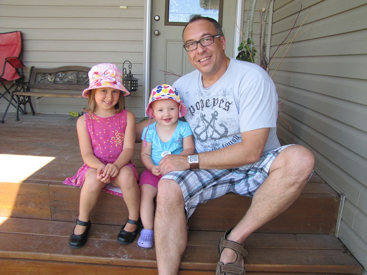 Kaylee Bekiaris, Jordyn Bekiaris, and their father Jason Bekiaris