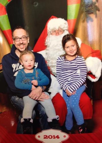 Kaylee Bekiaris, Jordyn Bekiaris, and their dad Jason Bekiaris